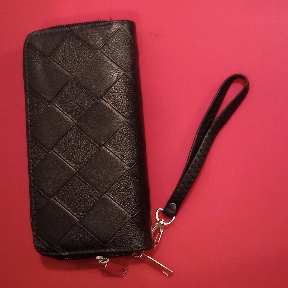Black clutch